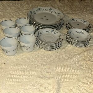 Vintage Dinner 30 pc (6 Place Settings) Johann Haviland Blue Garland Pattern